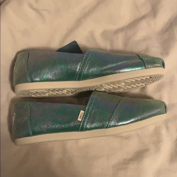 Toms Green and Blue Pearlized Slip-on Flats NWT! - Picture 7 of 7